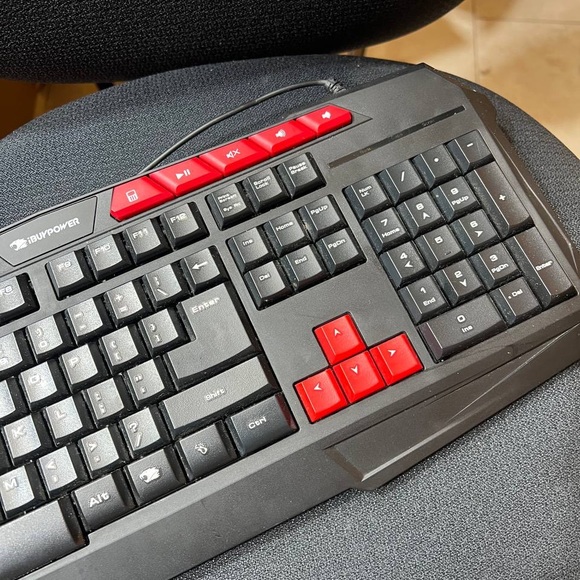 iBUYPOWER GKB100 Gaming Keyboard Spill Resistant Black/Red - Picture 5 of 10